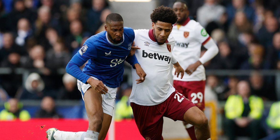 As bad as Beto: Moyes must finally ditch 6/10 Everton man after Anfield