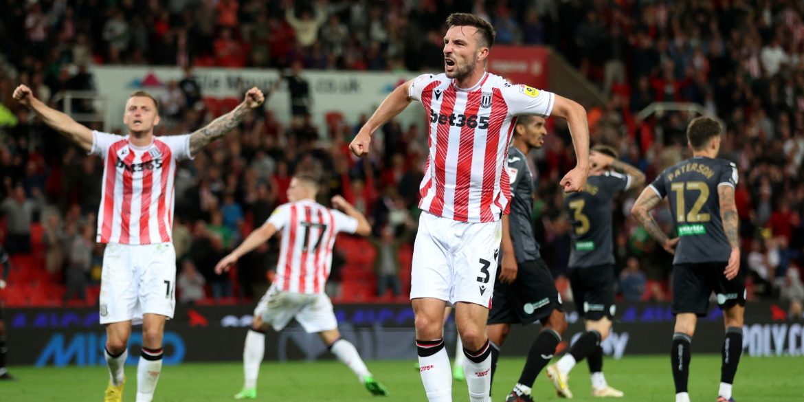 Millwall and Blackburn looking to sign "warrior" Championship defender